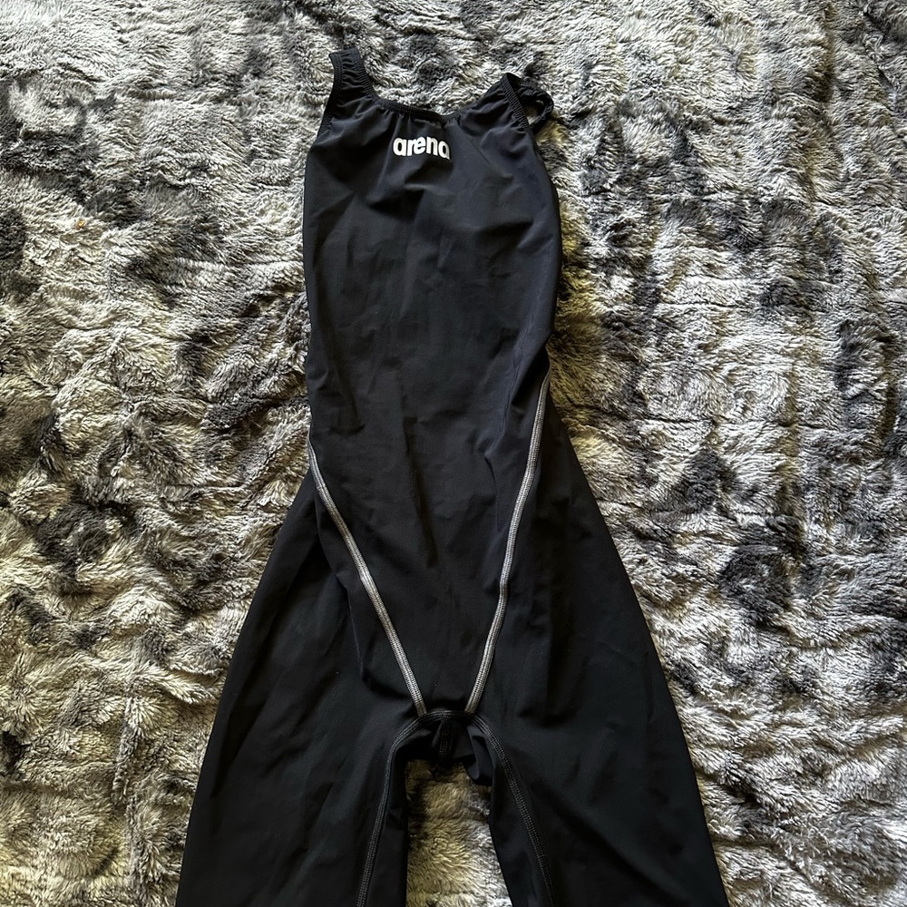 ARENA Tech Swim Suit